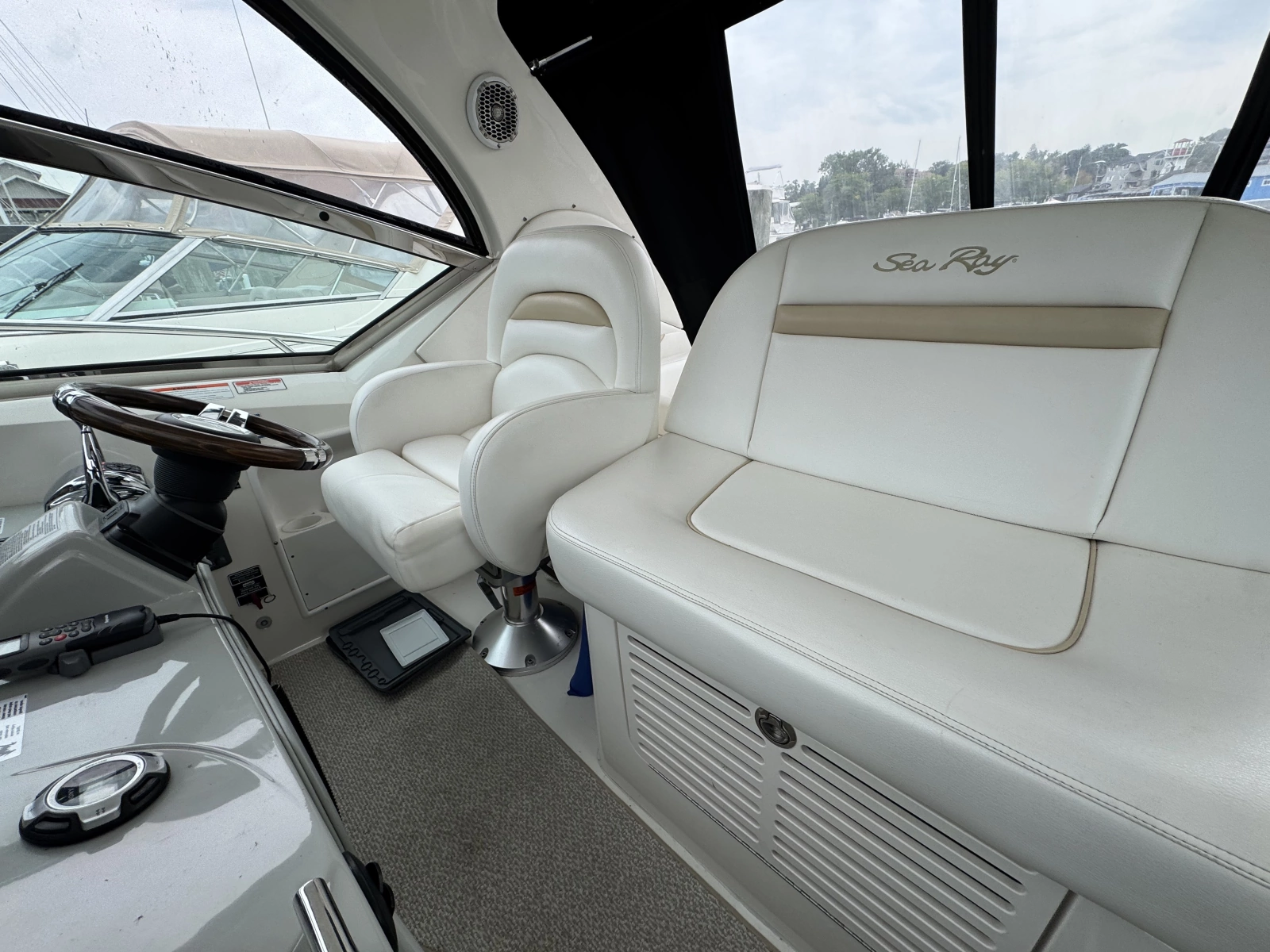 2010 Sea Ray 390 Sundancer