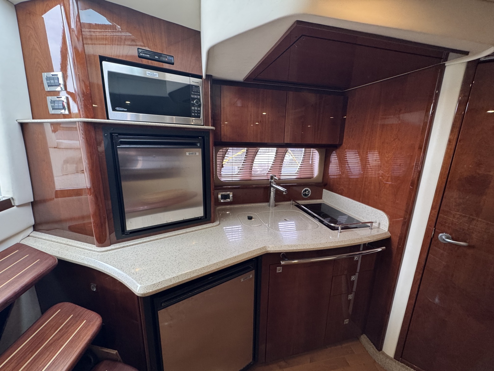 2010 Sea Ray 390 Sundancer — Happy Place