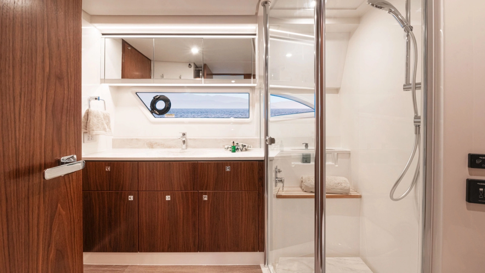 6200 SPORT YACHT 62ft Riviera Yacht For Sale