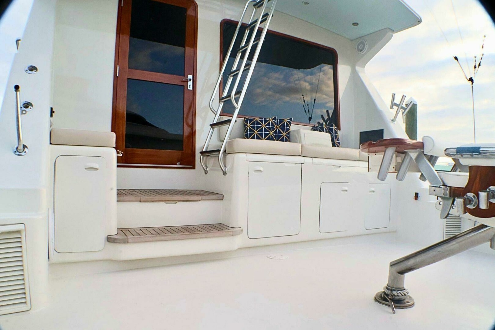 73' 2001 Donzi 73 Sport Yacht