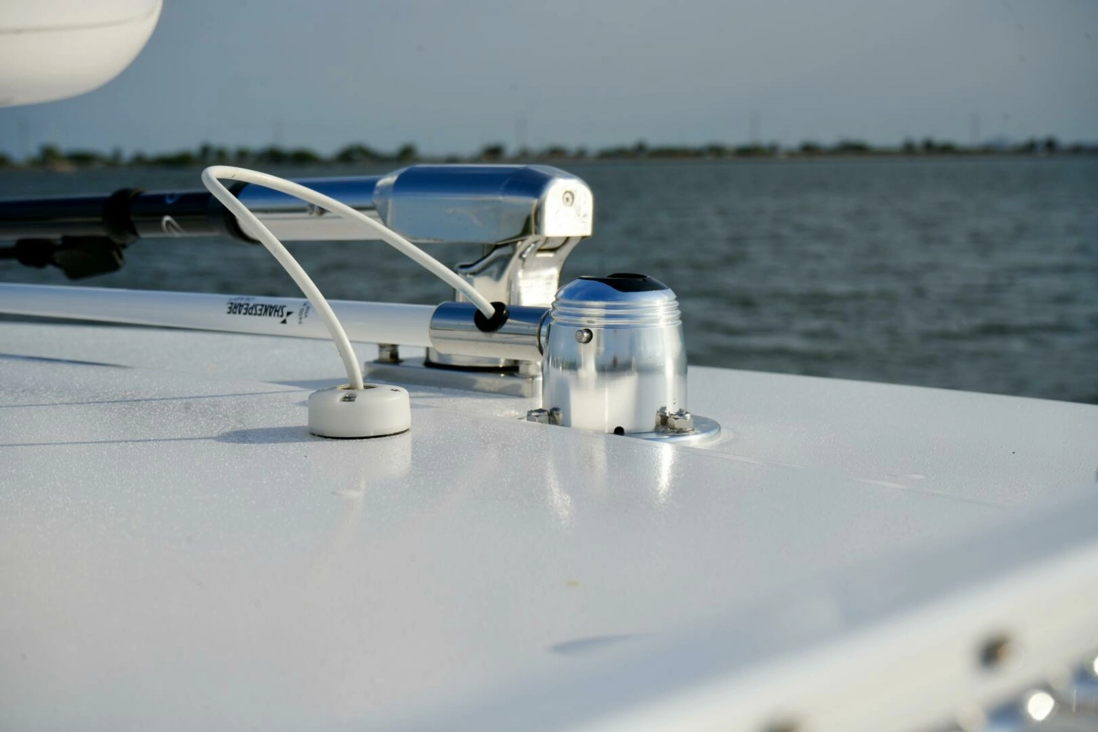 Reef Runner 23 - Shakespeare Antenna