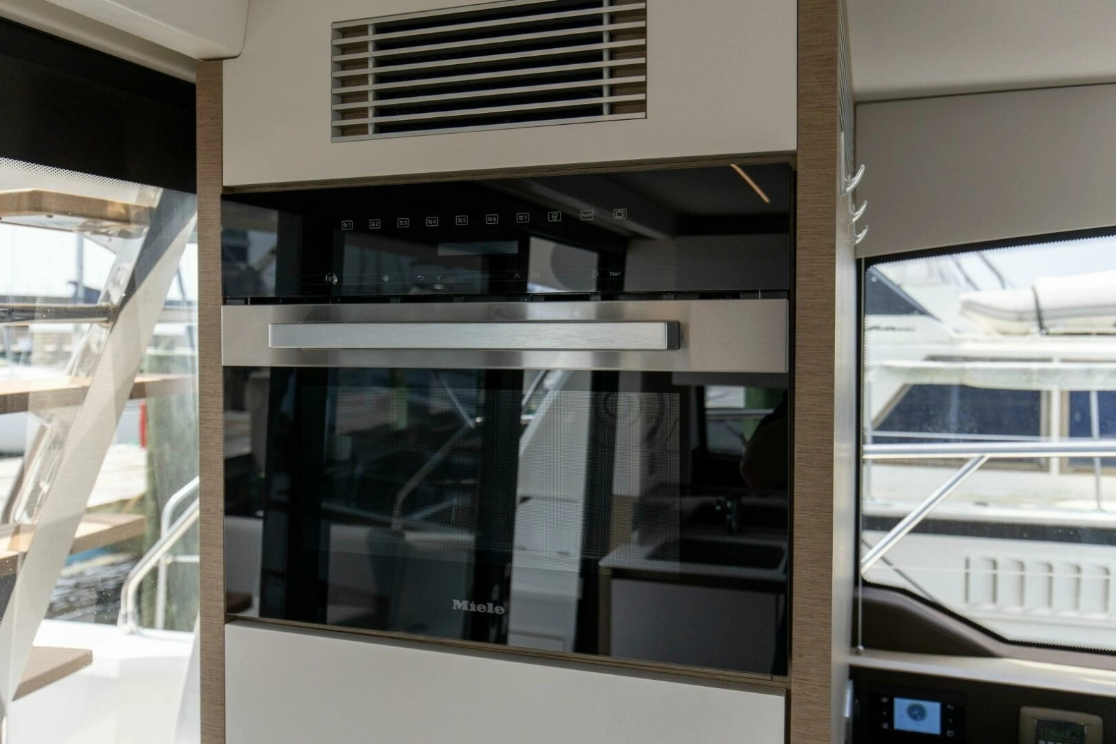 2023 Prestige 460 Flybridge "Pass-N-Bye"