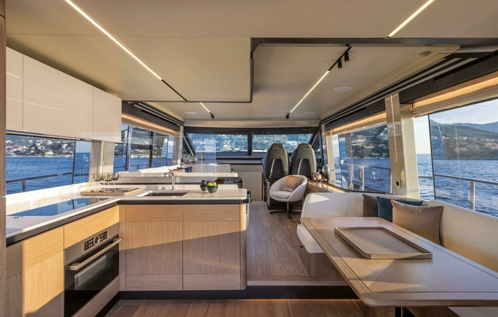2027 60 Absolute Flybridge - Salon