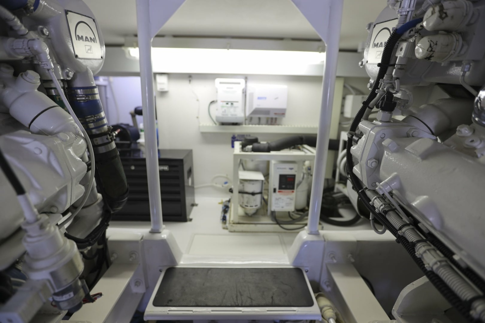 Viking 5- Lady S - Engine Room