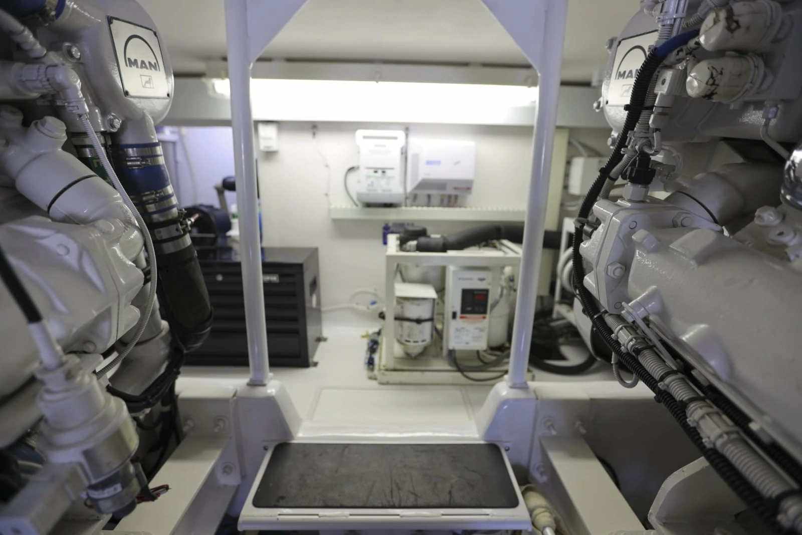 Viking 5- Lady S - Engine Room