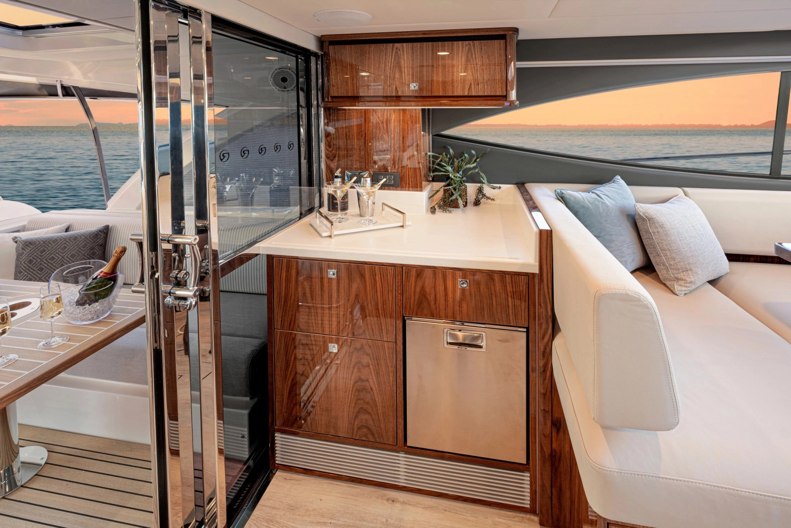 465 SUV 46ft Riviera Yacht For Sale