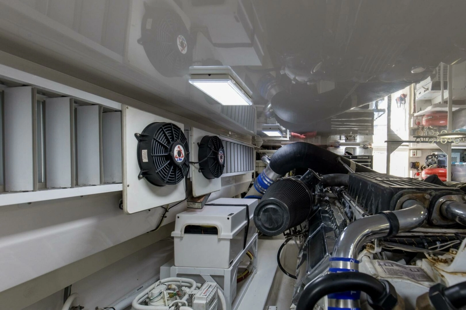 2007 64 Viking Enclosed Bridge Reel Blues Engine Room (8)
