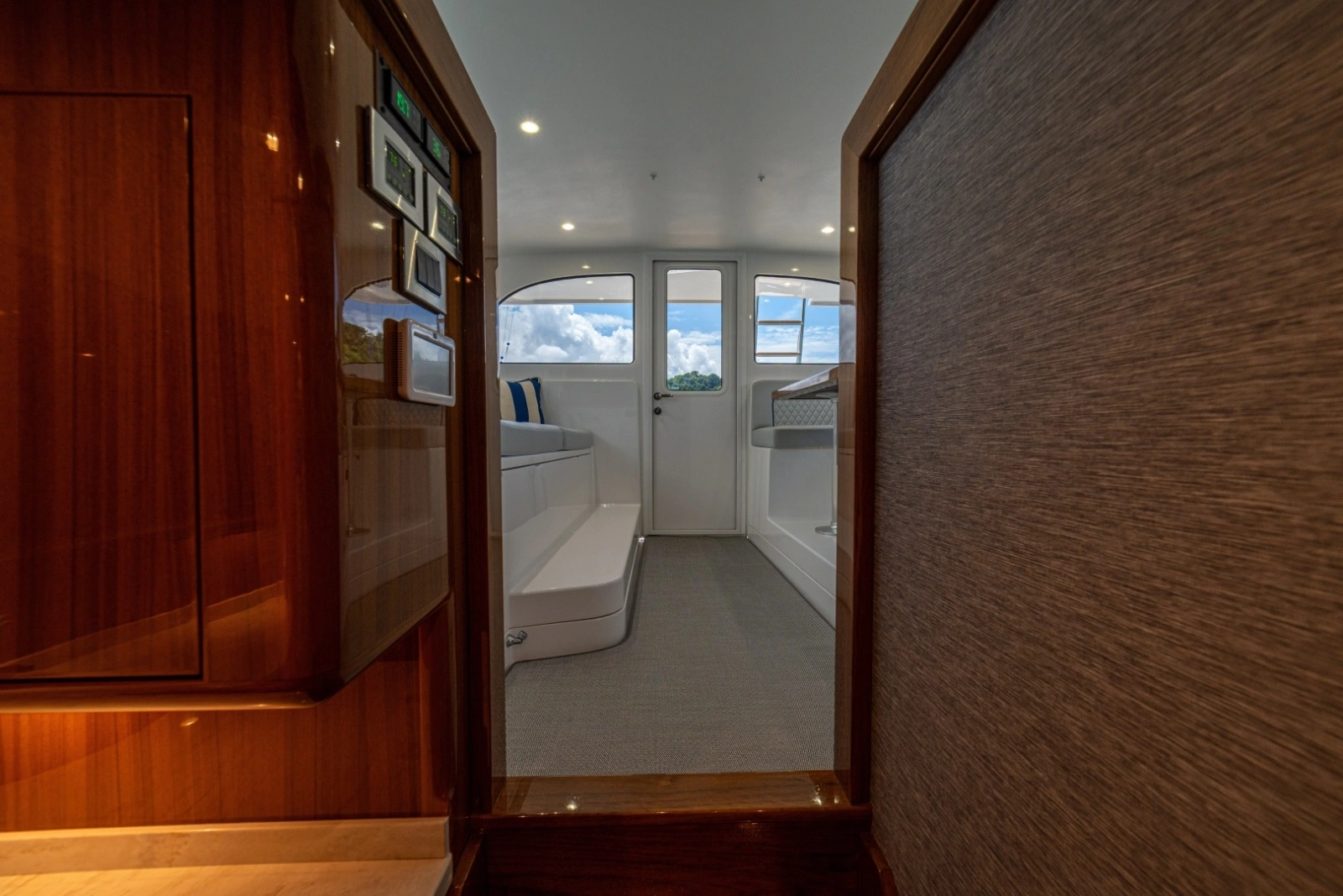 2023 Viking 46 Billfish Salon/Galley 