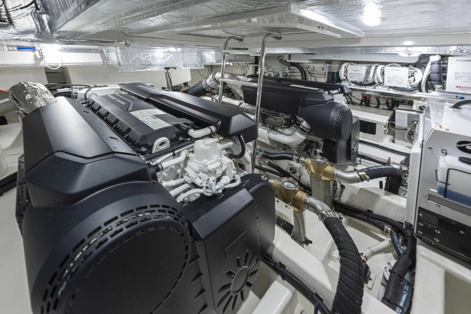 465 SUV 46ft Riviera Yacht For Sale