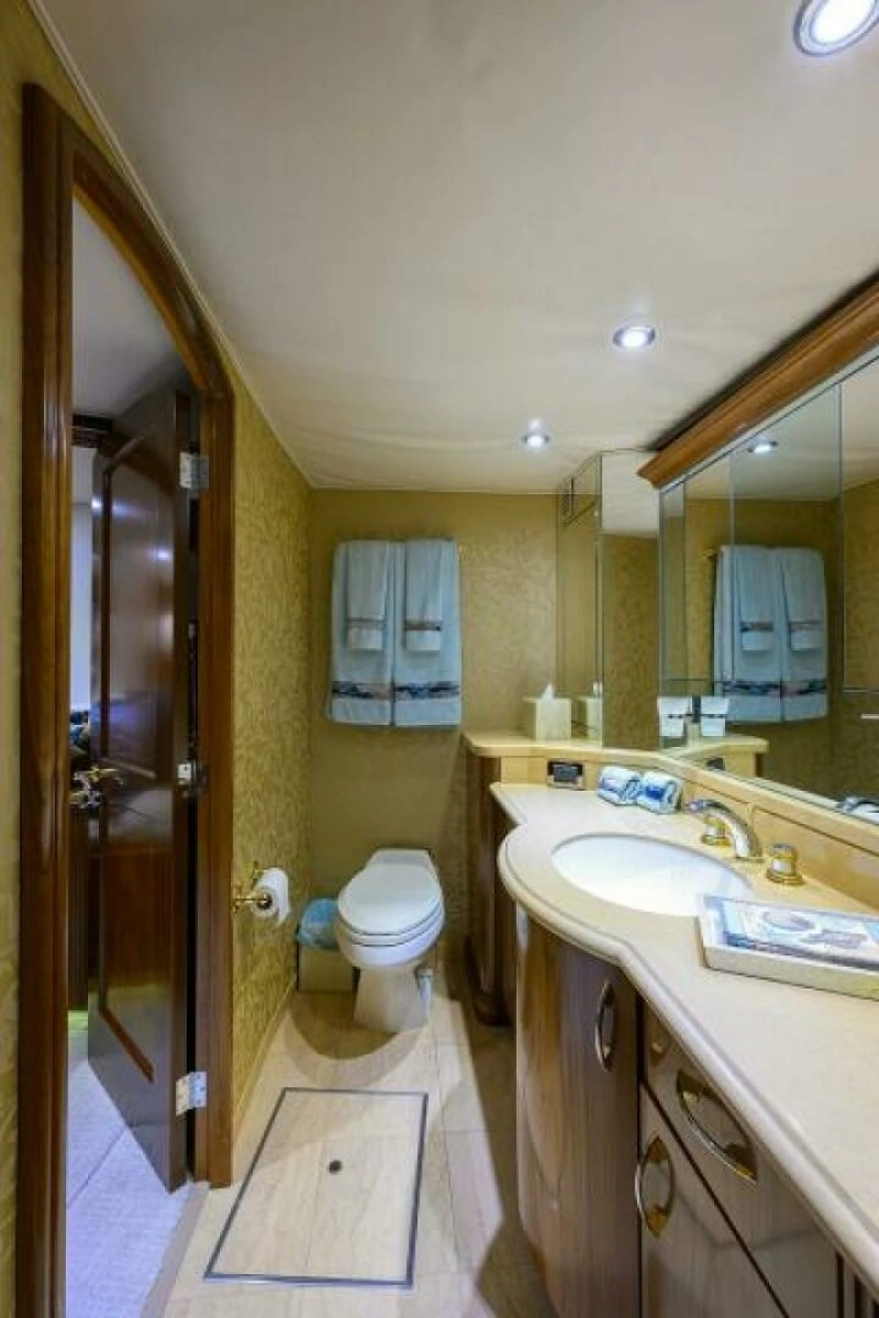 2004 Sea Force IX 82 Enclosed Bridge