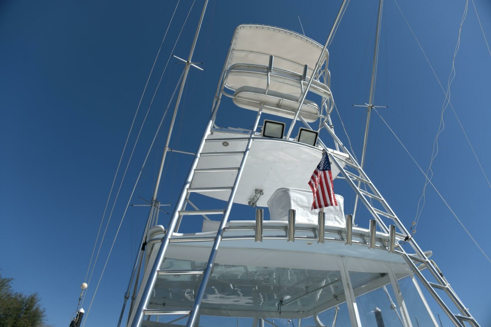 43' 2002 Viking 43 Open