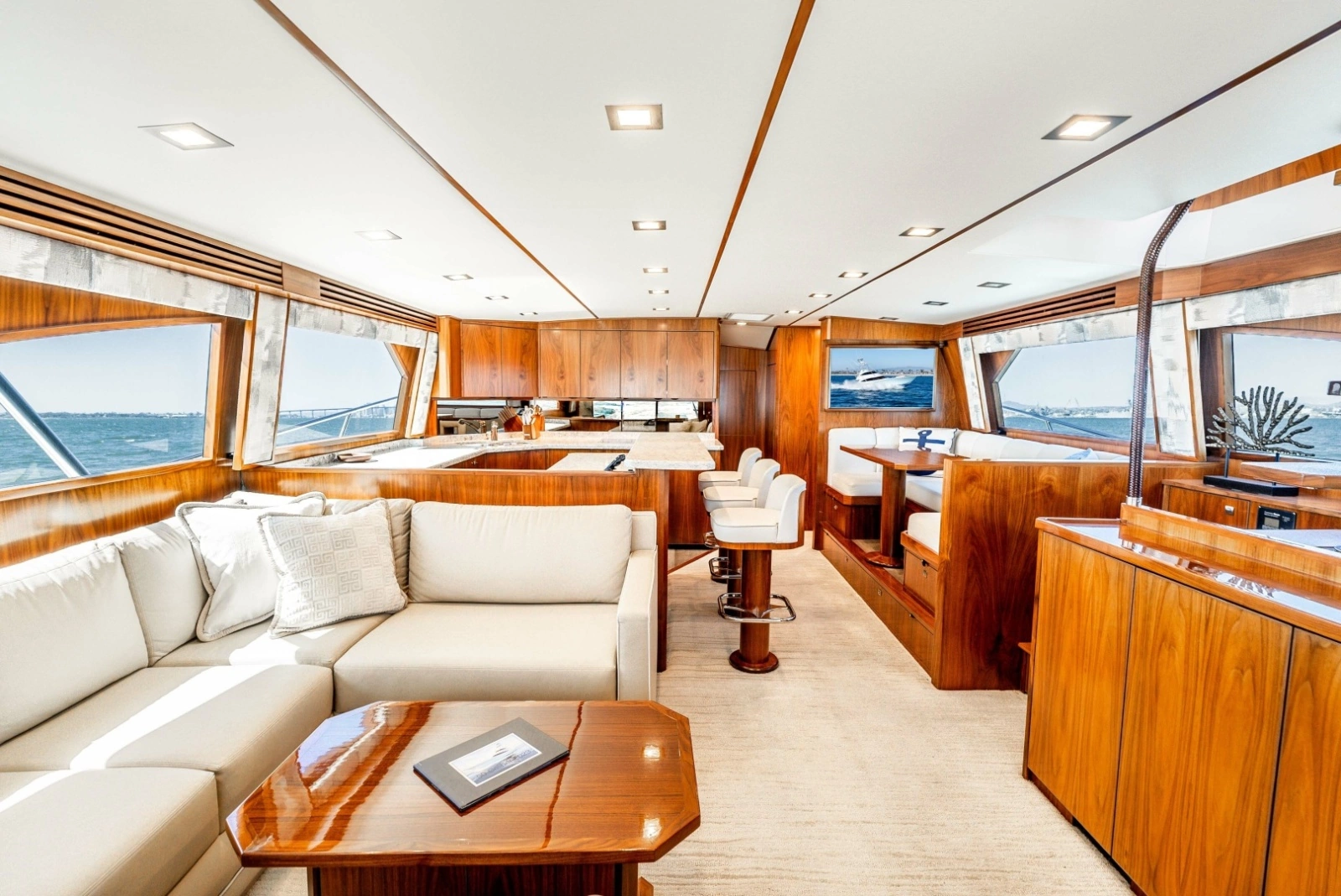 2018 Viking 72 Convertible Salon