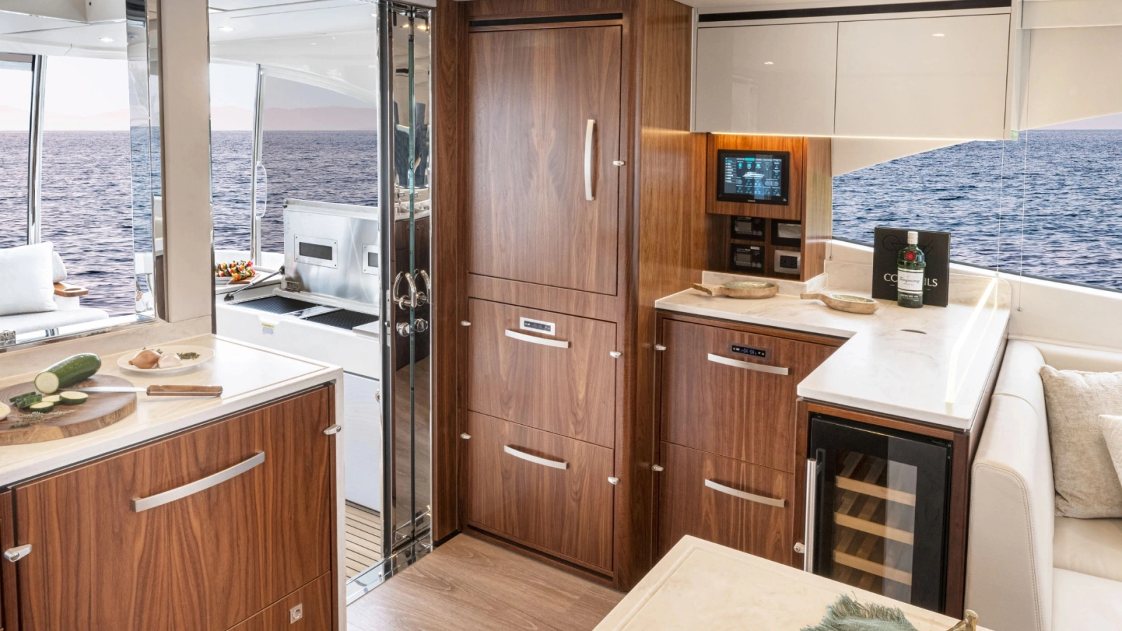 6200 SPORT YACHT 62ft Riviera Yacht For Sale