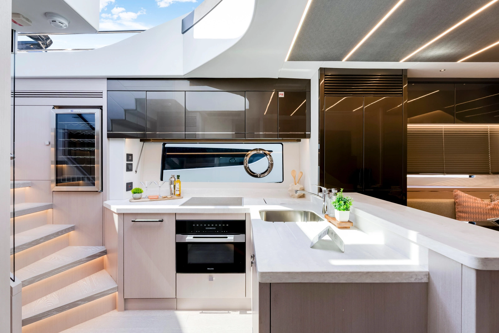 PREDATOR 75 75ft Sunseeker Yacht For Sale