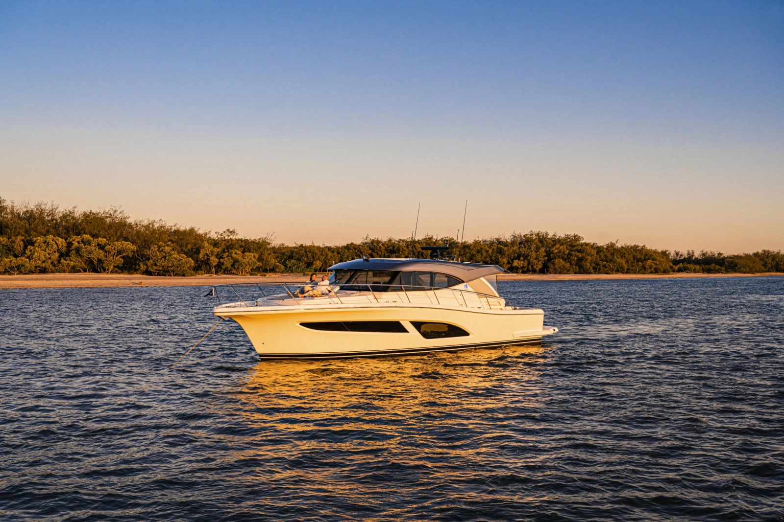 465 SUV 46ft Riviera Yacht For Sale