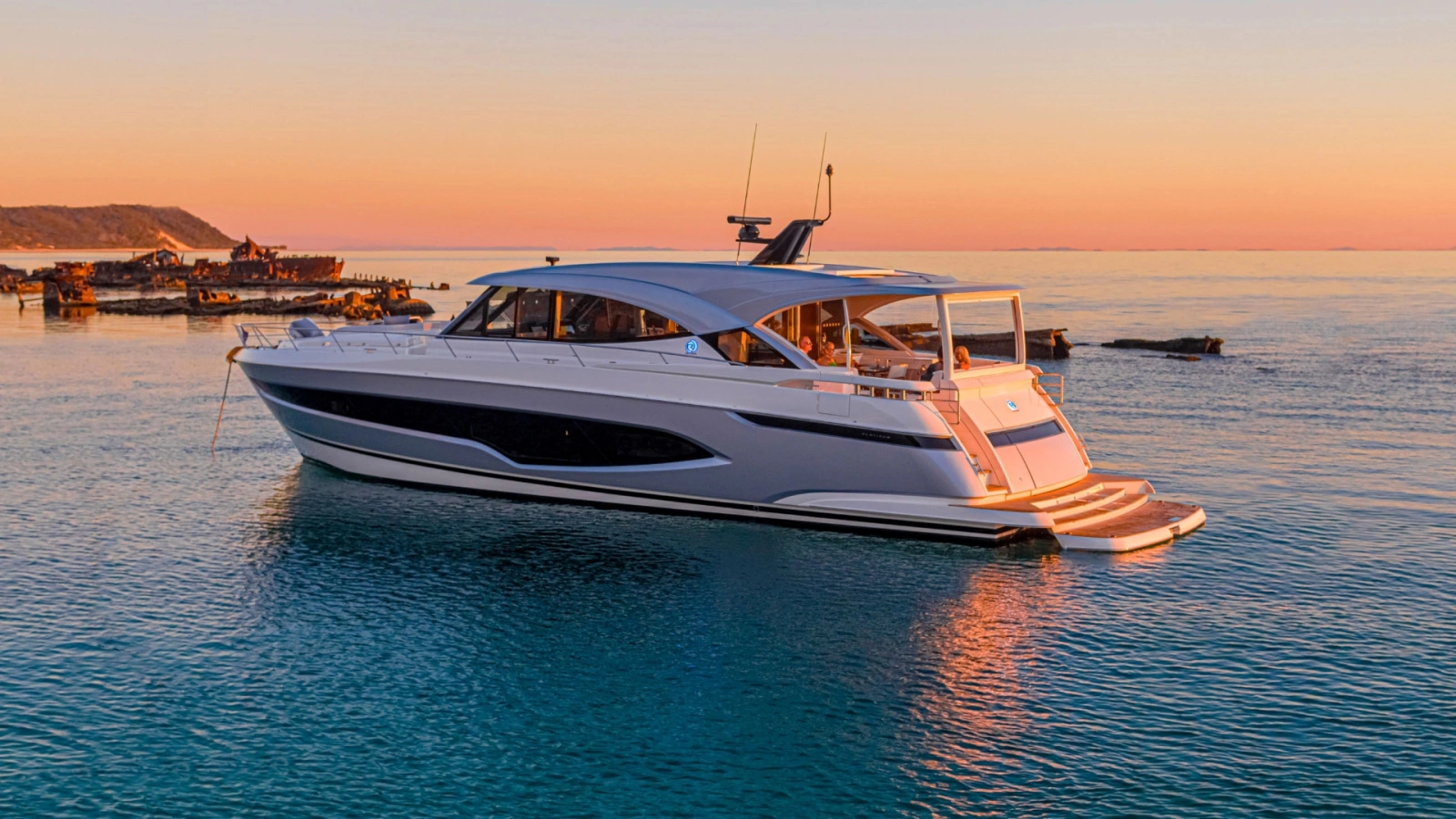 6800 SPORT YACHT 68ft Riviera Yacht For Sale