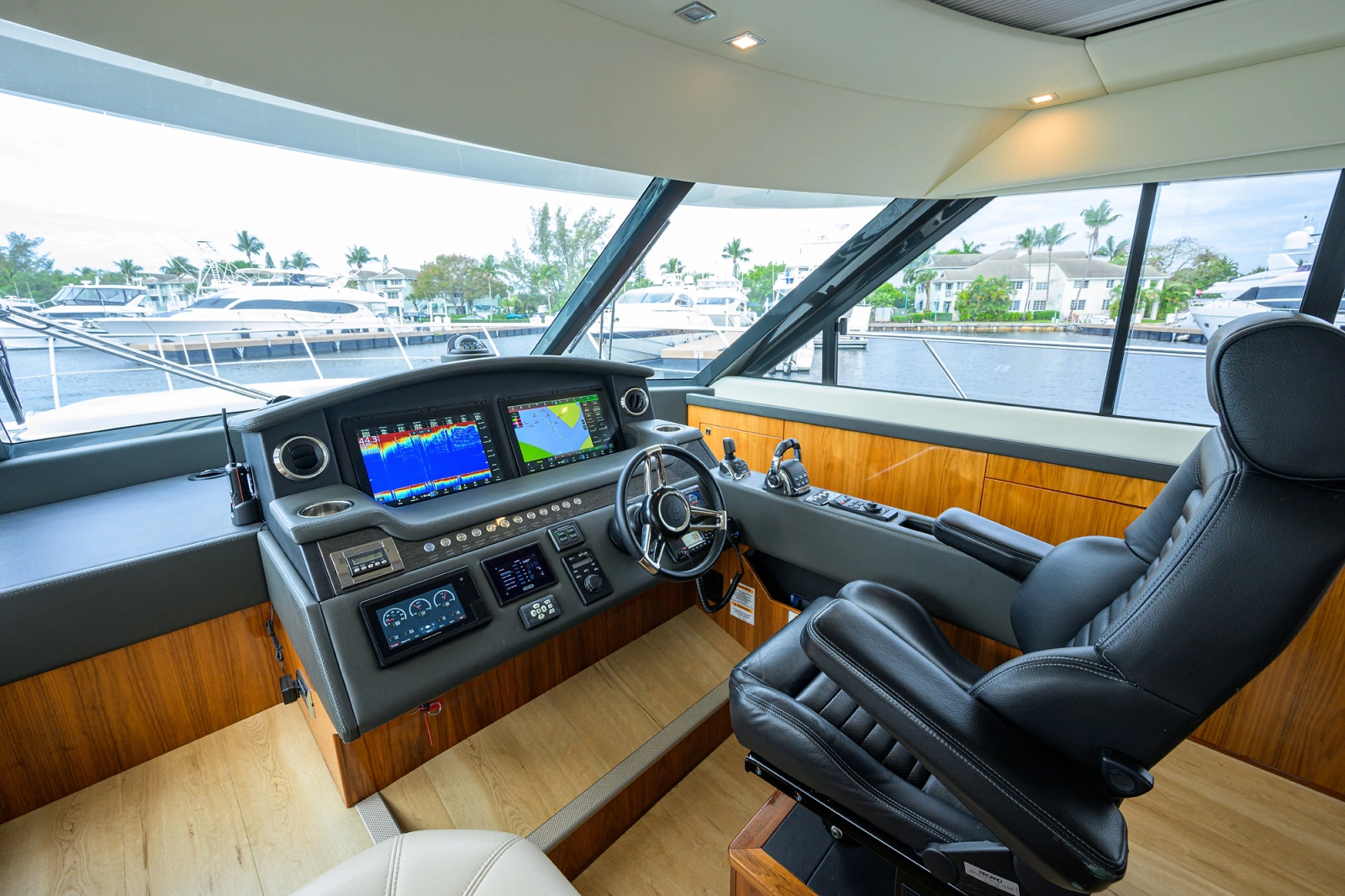 2019 Riviera 5400 Sport Yacht