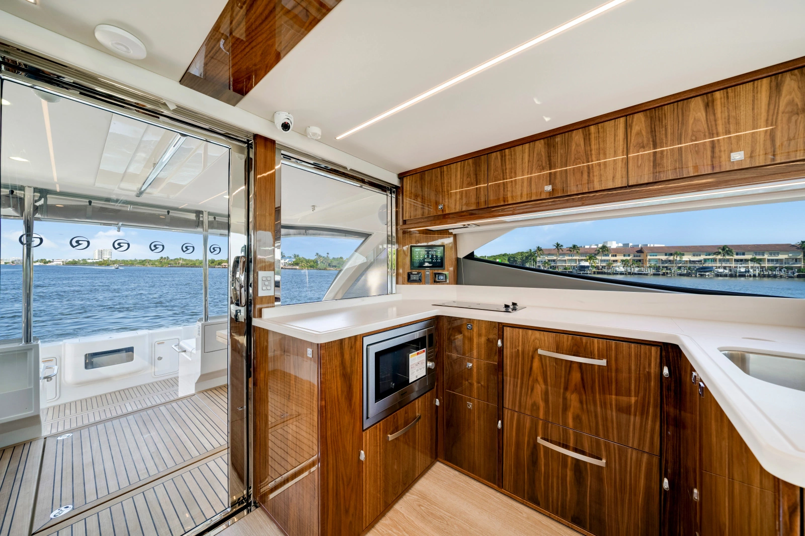 50 SPORTS MOTOR YACHT 50ft Riviera Yacht For Sale