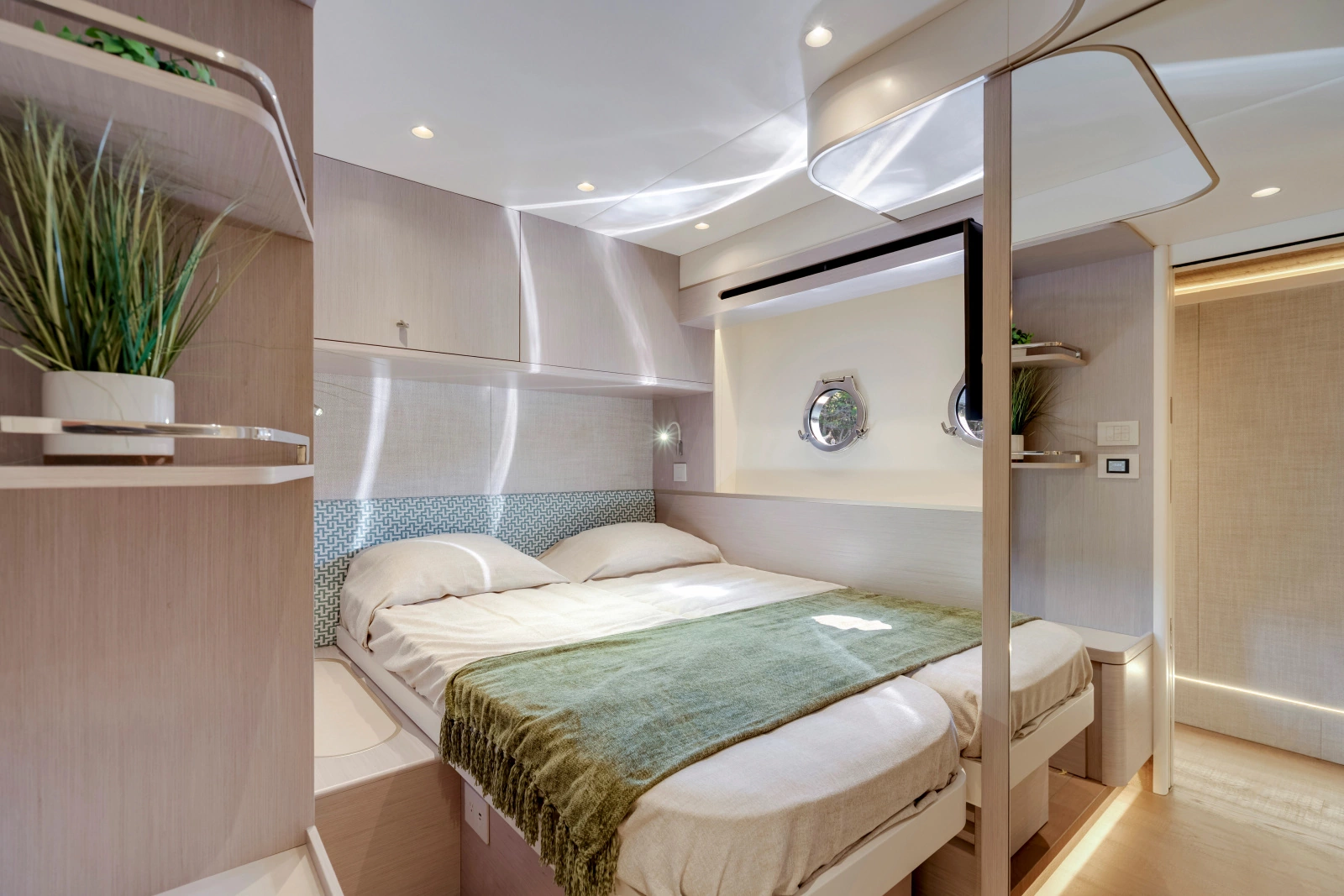 70 FLY 70ft Absolute Yacht For Sale