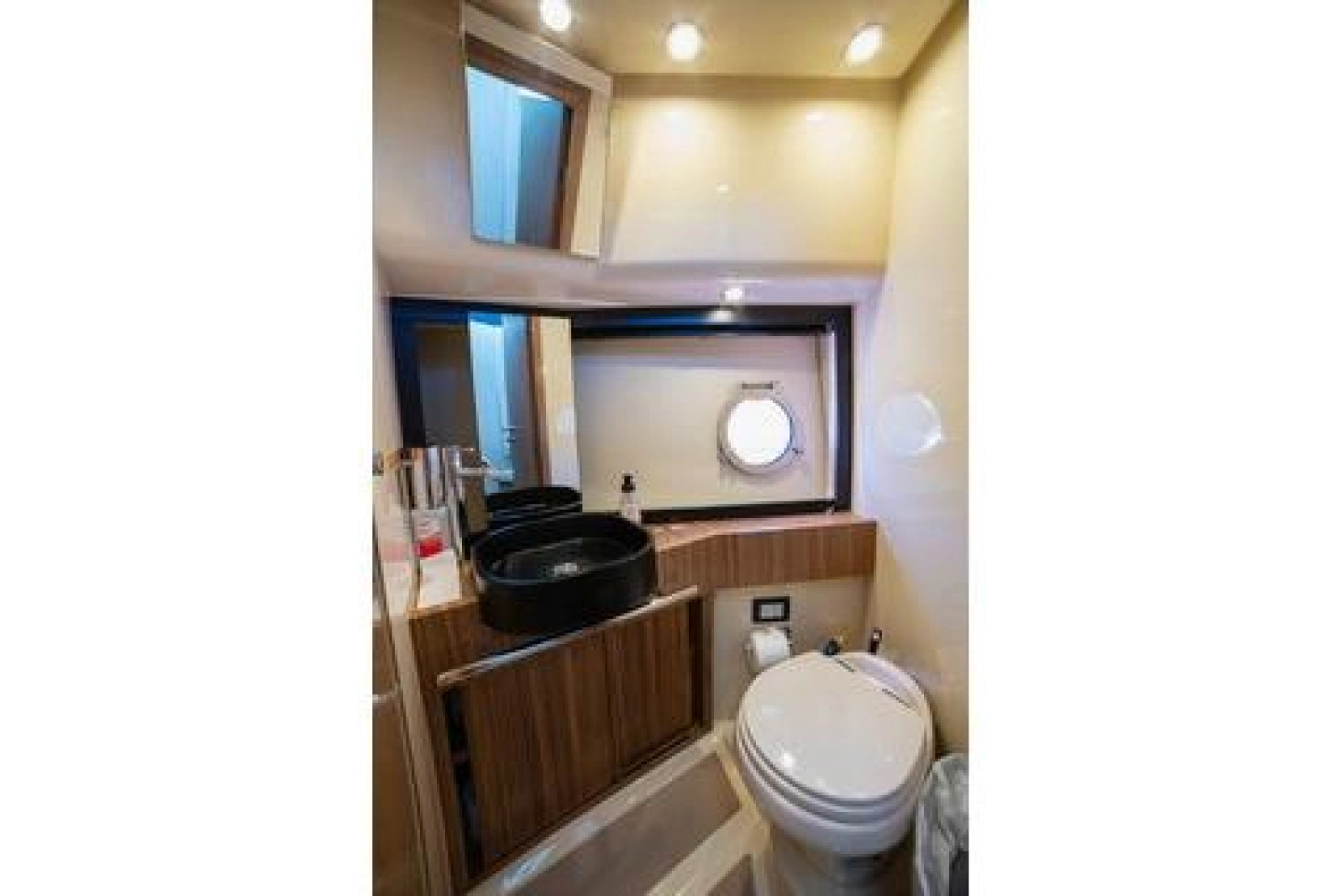2015 Azimut Magellano 43