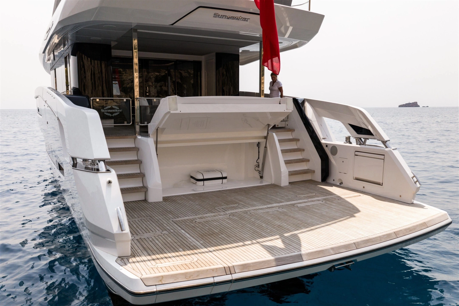 82 OCEAN ENCLOSED 82ft Sunseeker Yacht For Sale