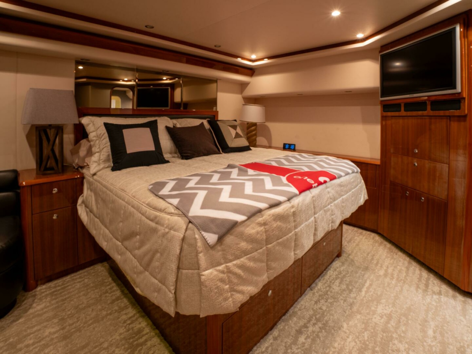 Viking 74 STREAM RUNNER-Stateroom