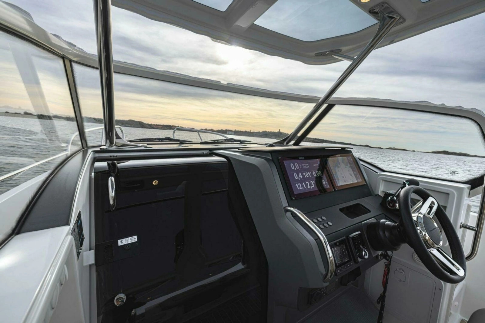 Nimbus TEnder 9 Helm