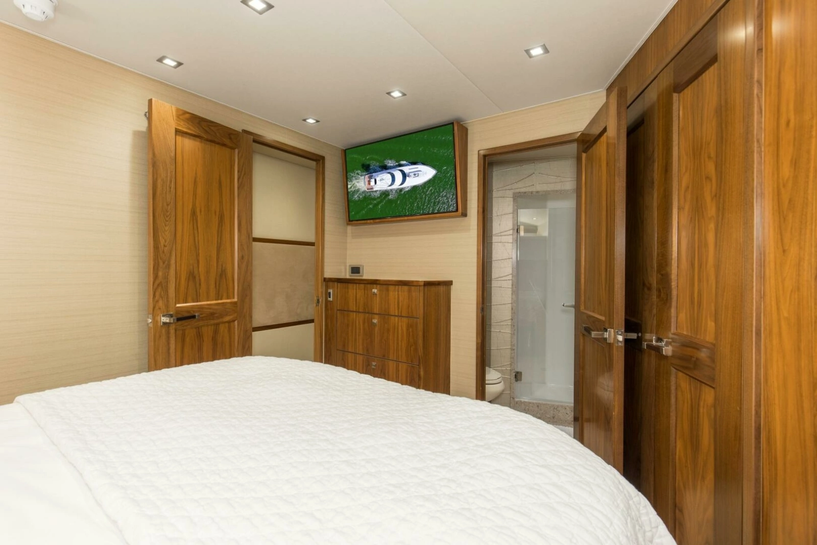 2016 92 Viking Enclosed Bridge Touche Starboard Stateroom (1)
