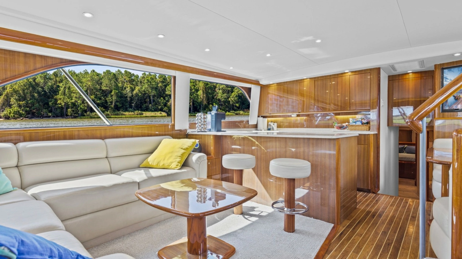 2005 61 Viking Enclosed Bridge Kelkat Salon