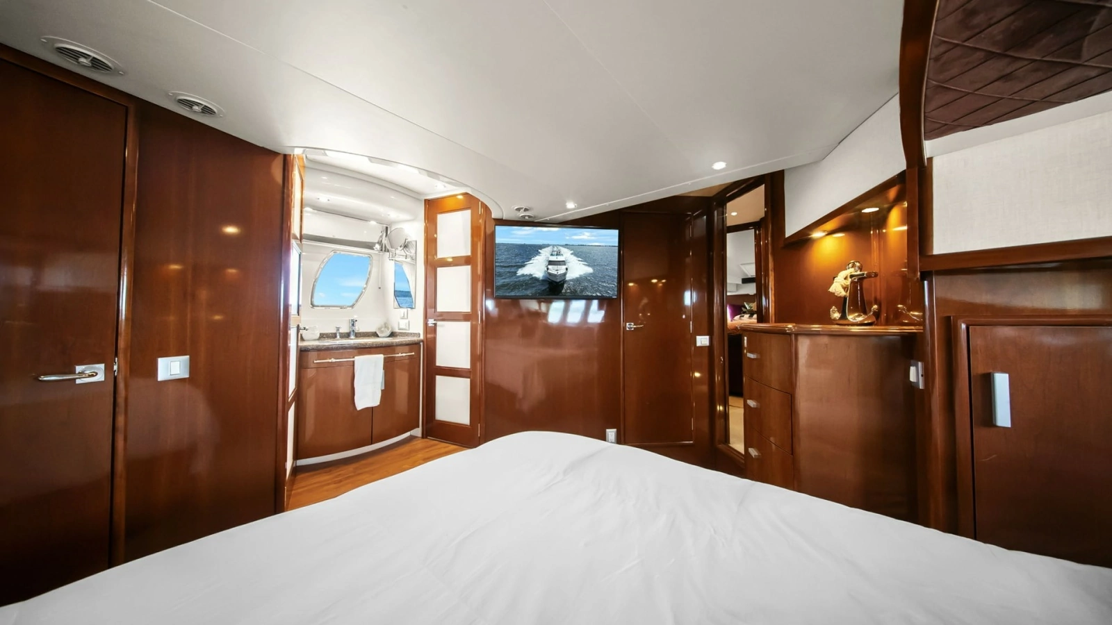 2008 Carver 56 Voyager
