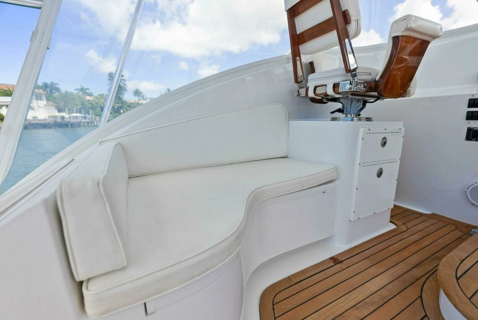 2018 Custom Carolina 35 Express photo 28