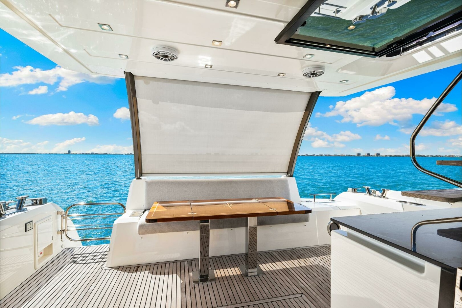 63' 2019 Prestige 630 Flybridge