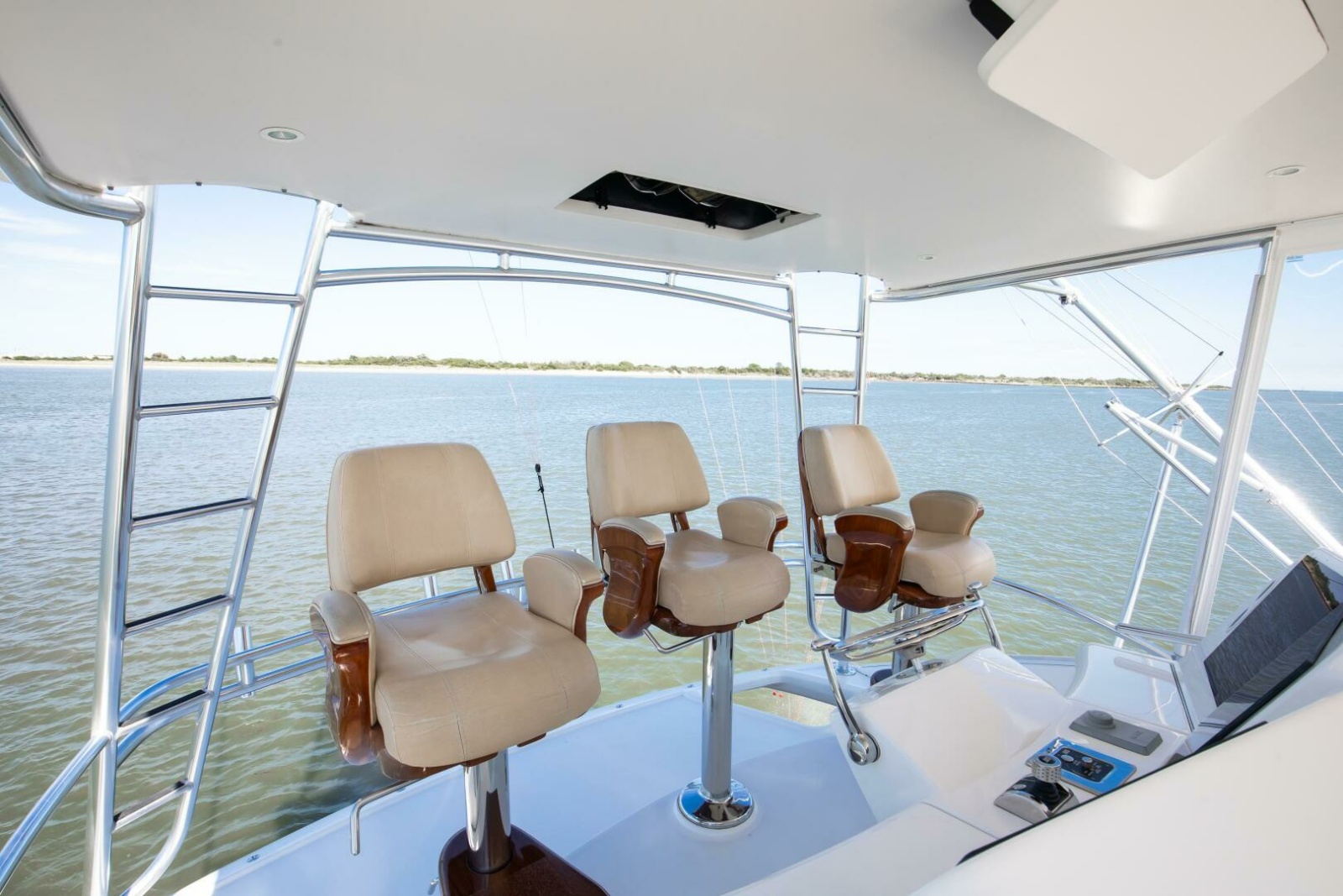 Ocean Yachts 64 - Love Boat - Flybridge Helm Seats