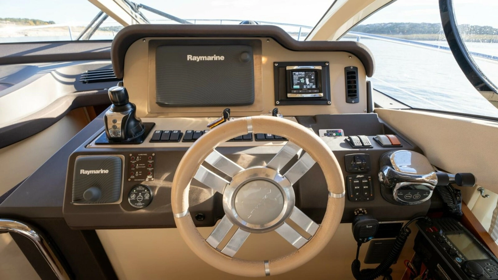 2013 Azimut 40 Flybridge