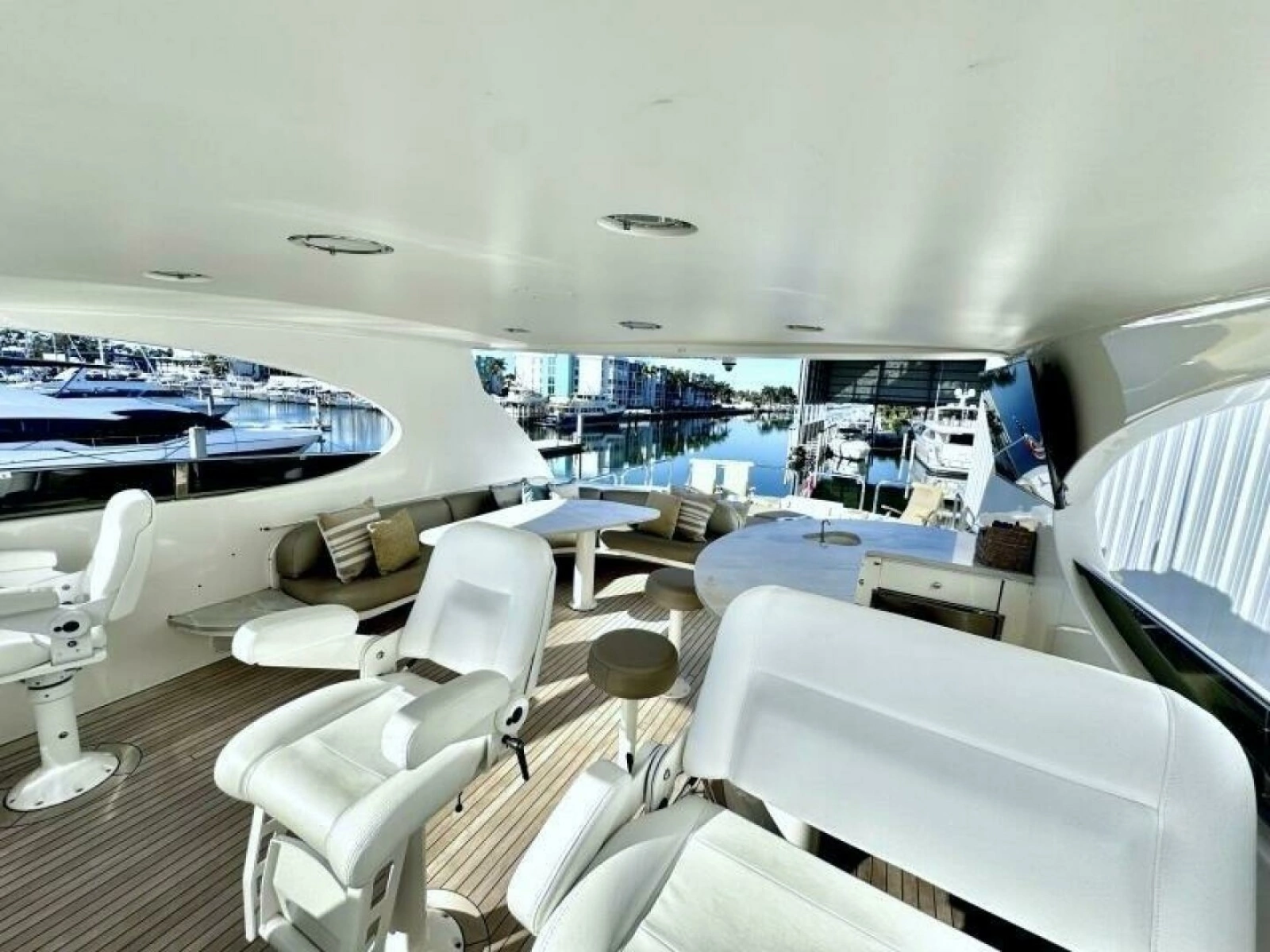Serendipity 94ft Lazzara Yachts Yacht For Sale