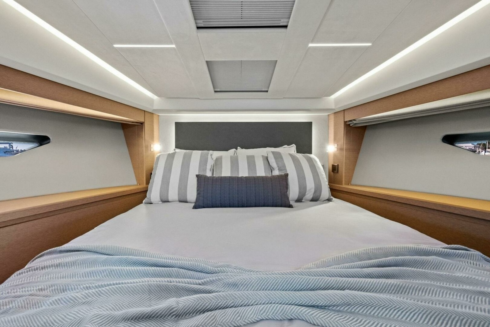 52' 2022 Prestige 520 Flybridge