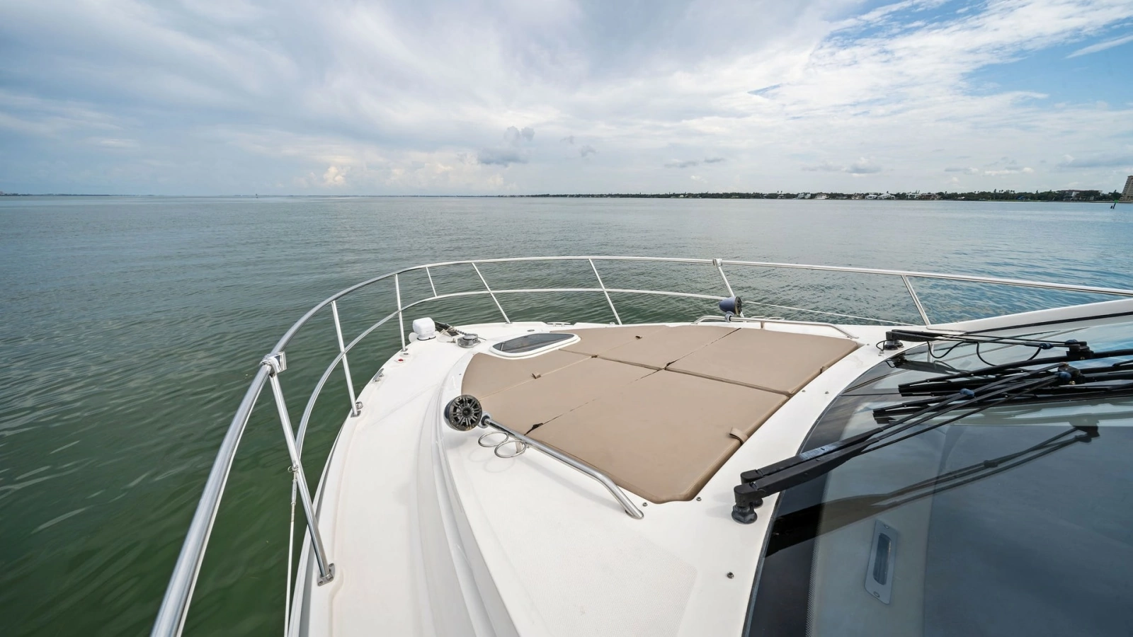 Spacious Bow with Sunpad