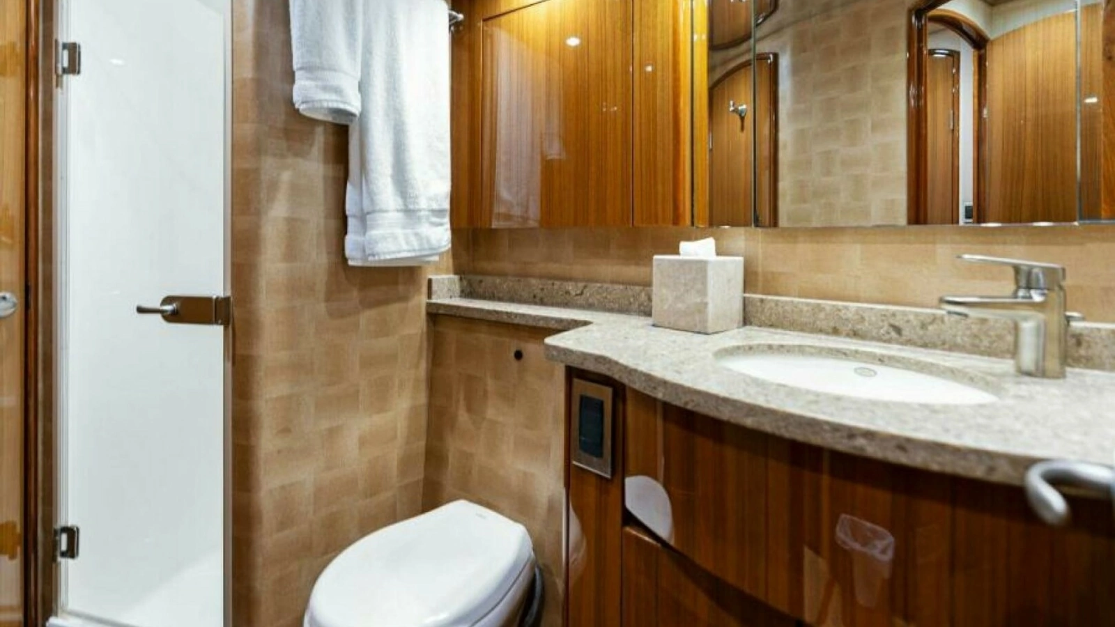 Elegant Ensuite Head with Shower
