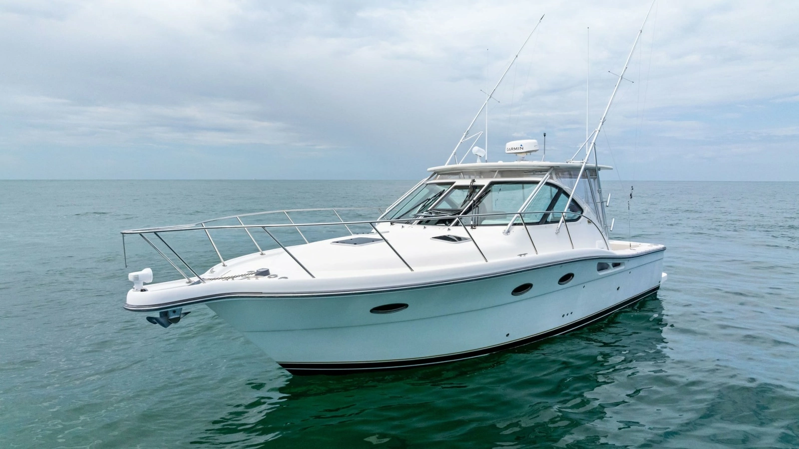 Starboard Bow View of Tiara 32 Open