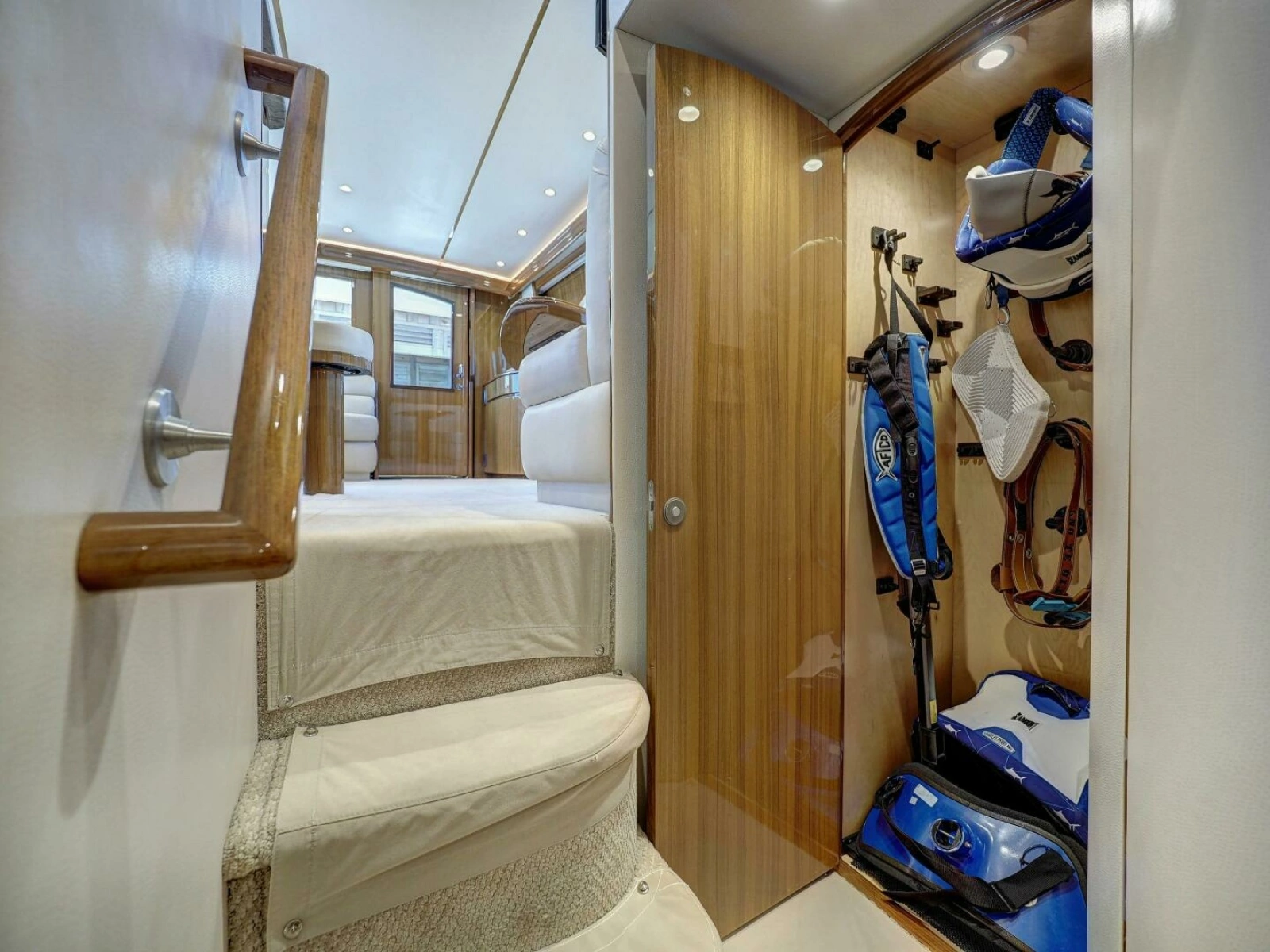 2017 Viking 52 Convertible photo 13