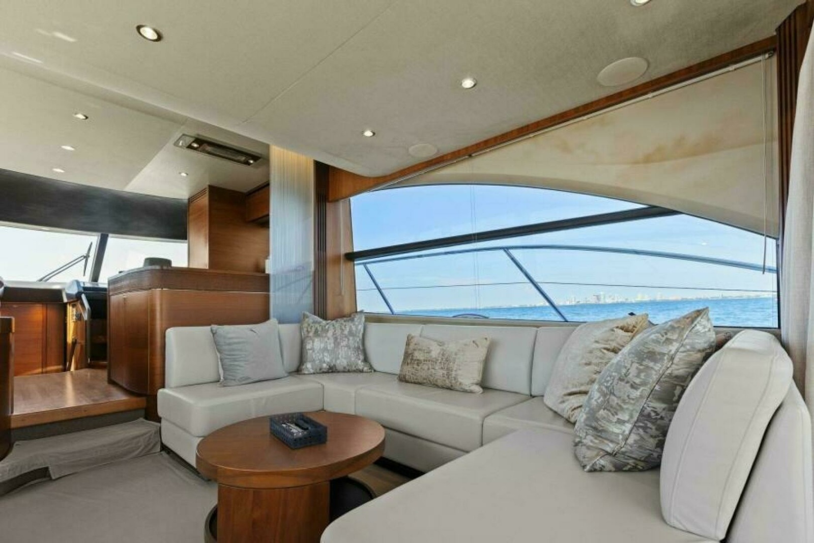 60' 2016 Princess 60 Flybridge