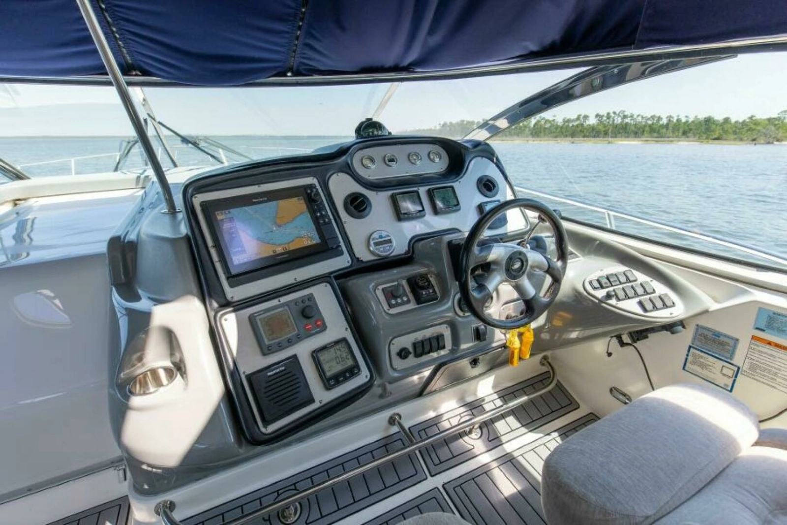 2005 Cruisers Yachts 500 Express photo 2