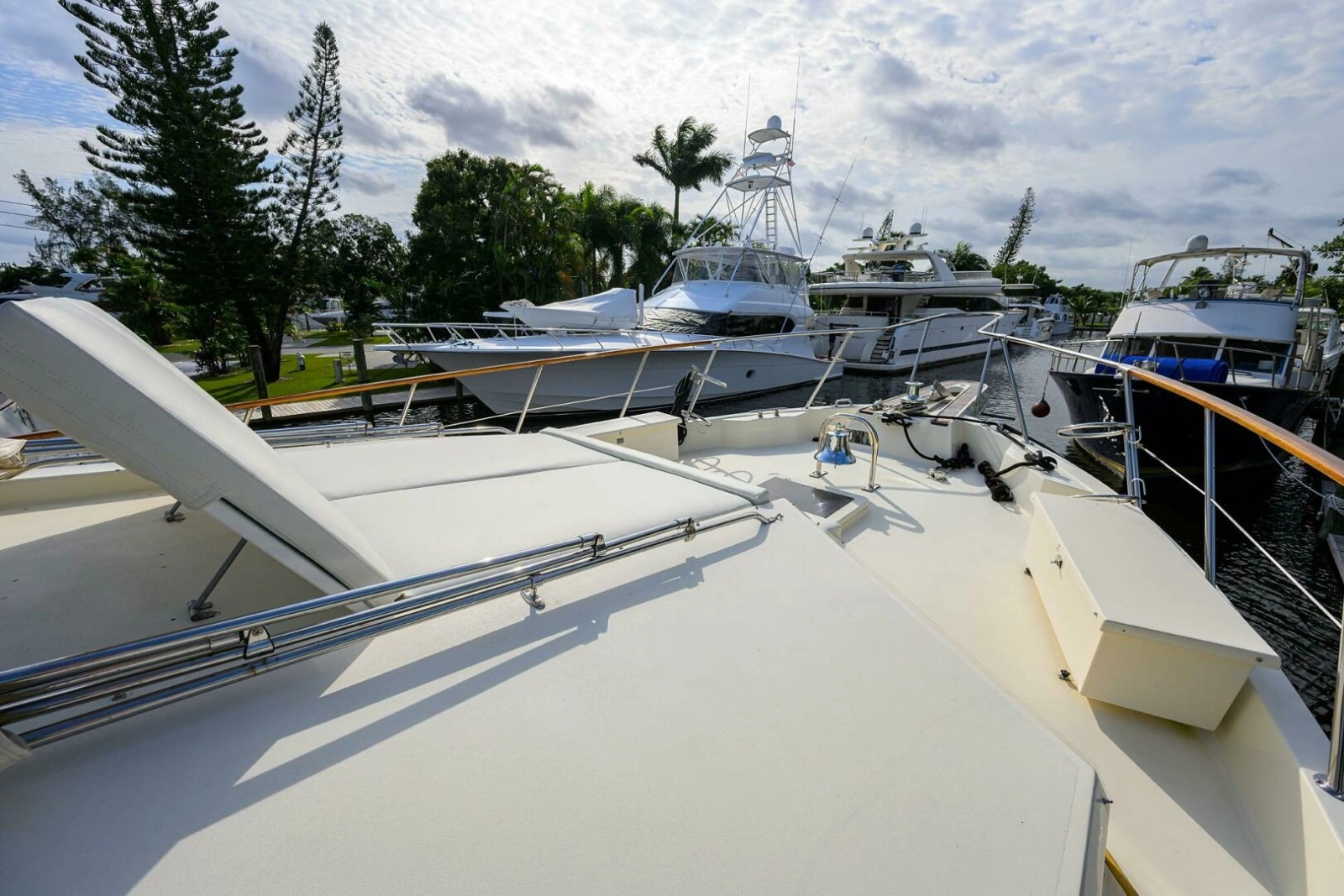 1991 Hatteras 78 Cockpit Motor Yacht