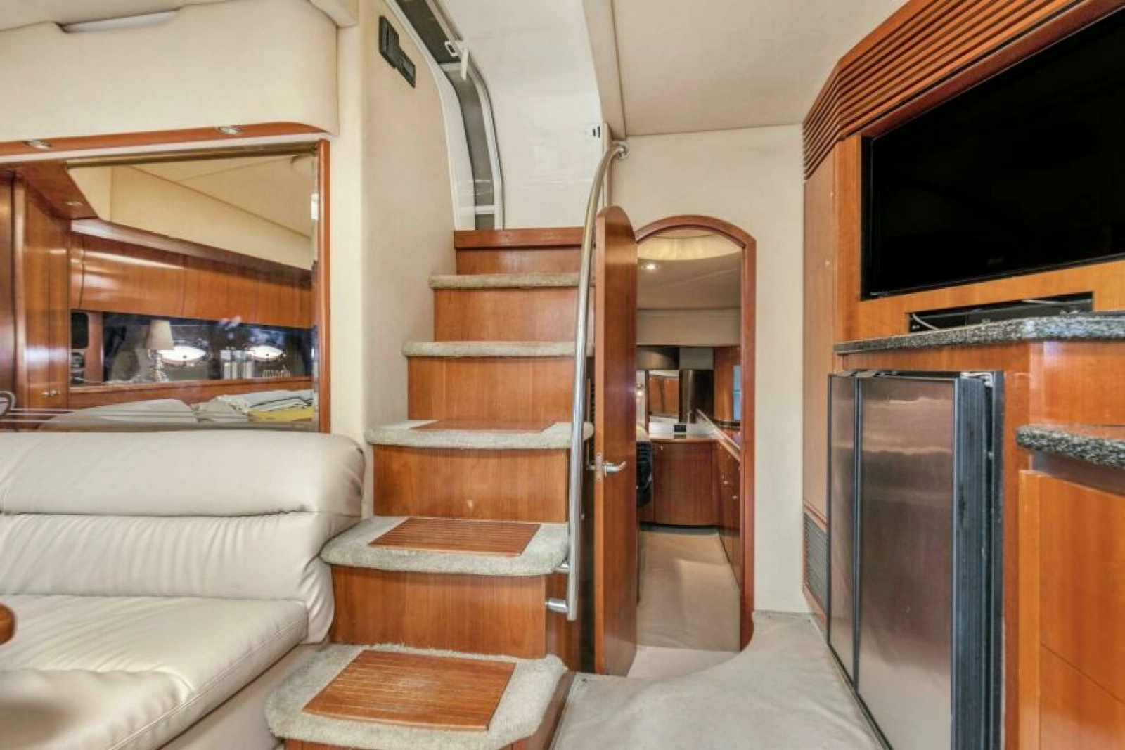 2005 Cruisers Yachts 500 Express photo 8