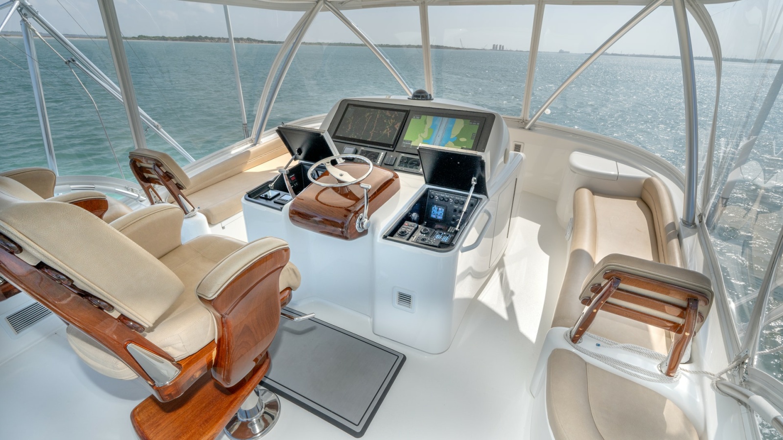 Flybridge Helm with Seating Area