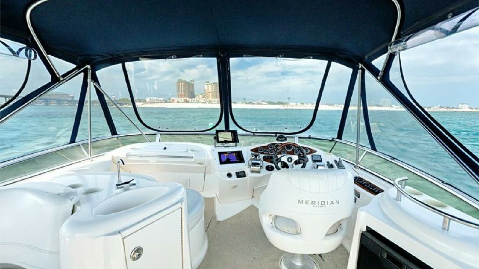 Flybridge Helm with Panoramic Views