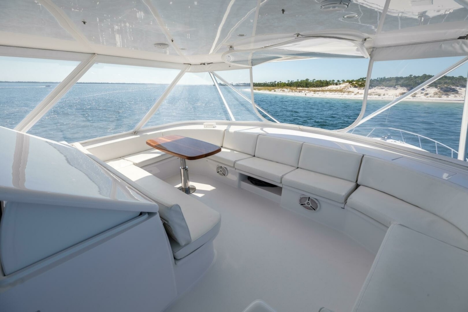 68' 2005 Hatteras 68 Convertible