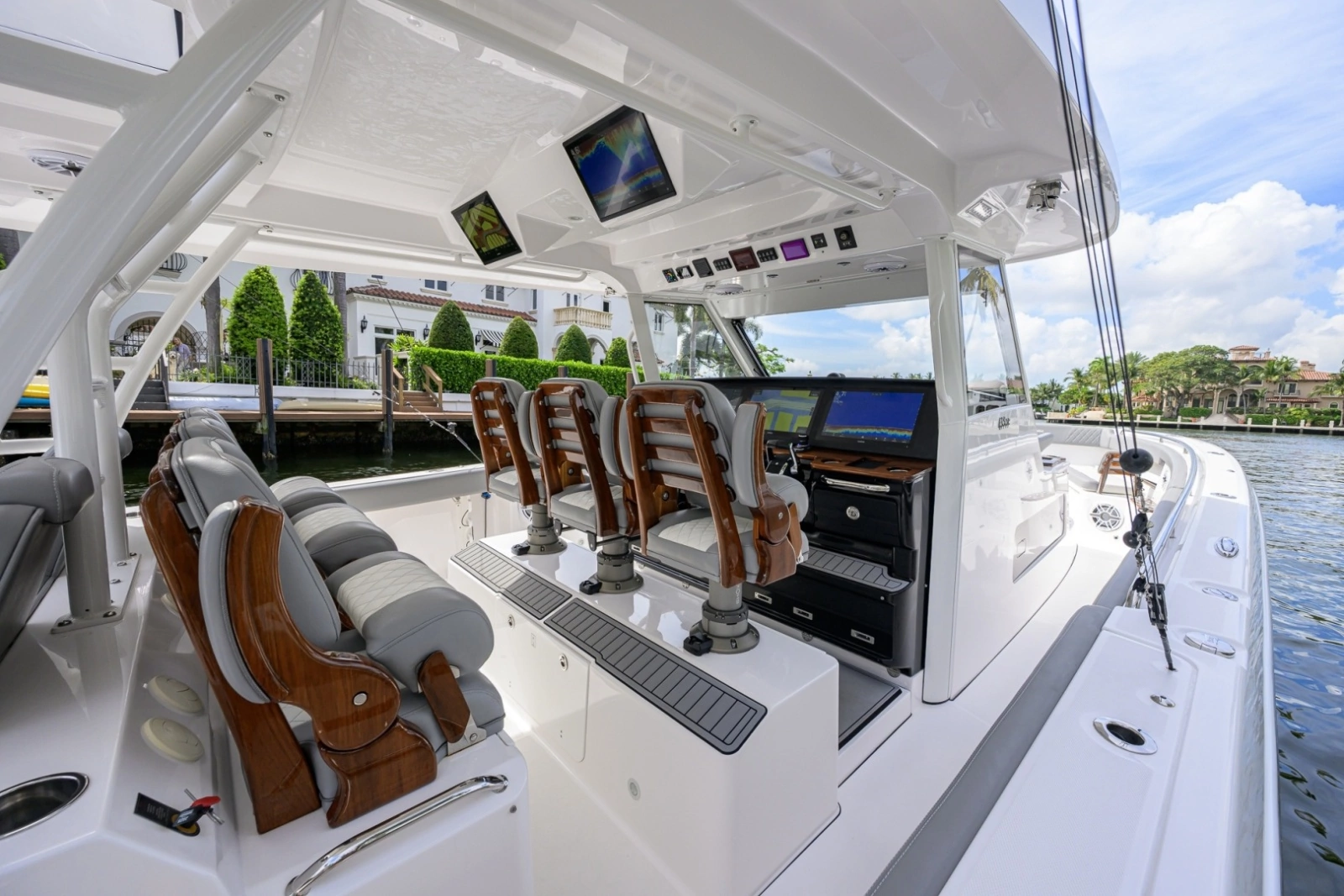 Everglades 45 GALLANT LADY - Starboard Side Helm Seating