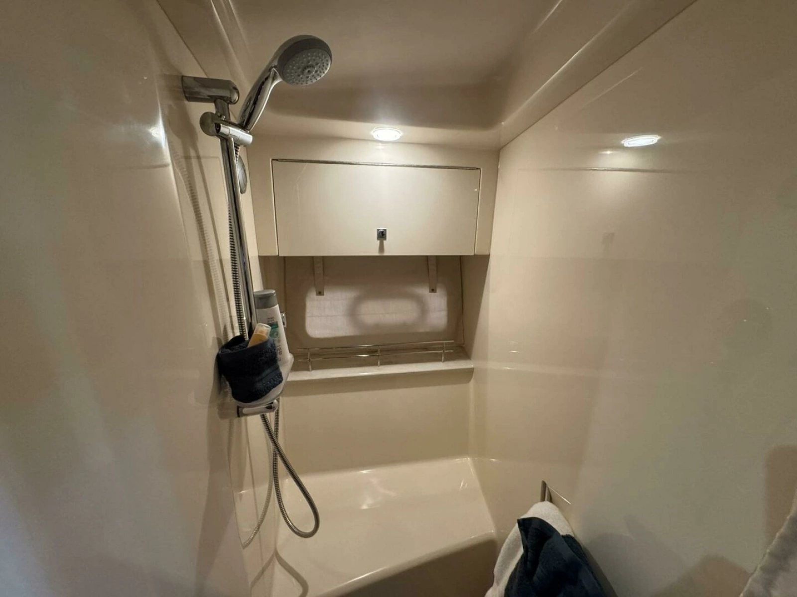 2016 Sea Ray 470 Sundancer photo 23