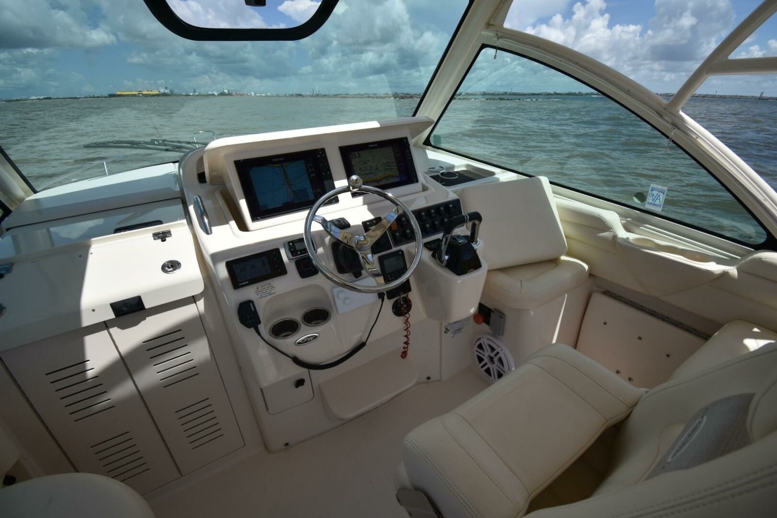 33' 2016 Grady-White 330 Express